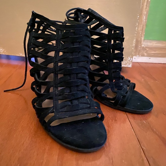 Fergalicious heel - Picture 2 of 2